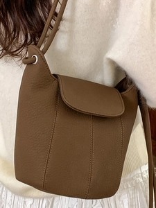 Retro brown bucket bag with litchi grain and thin shoulder strap for women