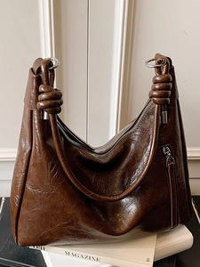 Borsa a tracolla alla moda in vernice marrone scuro con cinturino a nodo e anelli argento