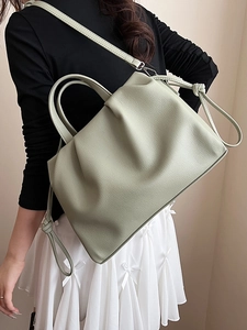 Elegante borsa a tracolla plissettata verde menta da donna in pelle dallo stile minimalista
