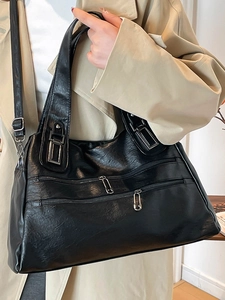 Retro black large capacity shoulder bag for women with dual front zipper pockets