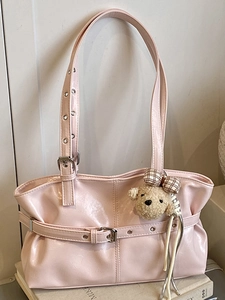 Grand Sac Cabas en Cuir PU Femmes Rétro Sac à Épaule Avec Pendentif Ours Sac Sous les Aisselles Sac à Main Quotidien