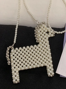 Sac bandoulière perlé fait main en forme de cheval avec détails argentés et longue bandoulière