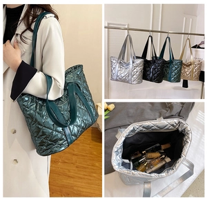 Détails du sac cabas matelassé avec motif losanges et compartiment intérieur spacieux