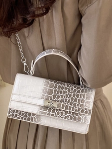 Elegante Handtasche mit weißem und braunem Krokodilmuster für Damen mit Schultergurt