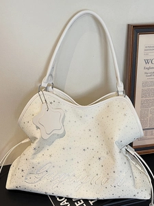 Sac fourre-tout à imprimé étoiles blanc crème avec paillettes argentées et breloque étoile