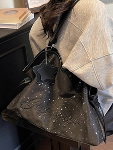 Sac fourre-tout noir avec imprimés d'étoiles argentées et texte en relief chic