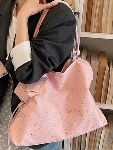 Sac fourre-tout rose avec imprimés étoiles argentées, broderie et charme floral
