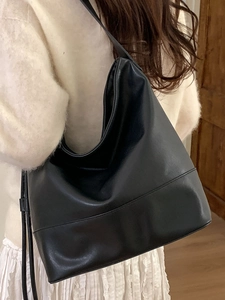 Classic black large capacity matte leather shoulder tote bag for women in casual hobo style