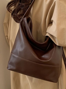 Retro dark brown large capacity faux leather hobo bag for women in a stylish casual look
