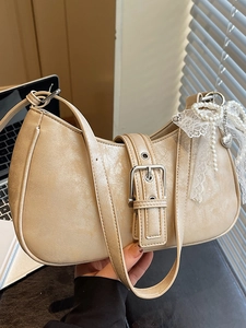 Sac sous le Bras en Cuir PU pour Femmes Sac à Main Hobo Minimaliste Avec Pendentif Nœud en Dentelle et Künstliche Perles Amovible Sac à Bandoulière