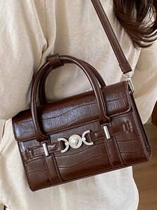 Borsa a tracolla vintage marrone scuro con stampa coccodrillo e fibbia in argento