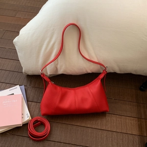 Detail view of the red lychee pattern leather shoulder bag with pleated texture and strap
