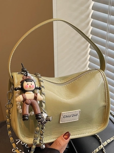Sac à main minimaliste vert clair plissé avec chaîne de perles et breloque mignonne