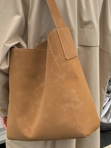 Borsa tote minimalista color cammello in finitura opaca con grande capacità da donna