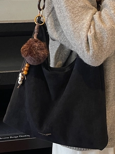 Retro black suede large capacity tote bag with brown plush ball charm and wood beads