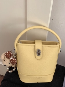 Minimalist Retro Pebble PU Leather Bucket Bag For Women Fashion Shoulder Bag With Plush Charm And Metal Lock