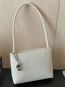Minimalist Women PU Leather Underarm Bag Fashion Solid Color Shoulder Bag With Metal Chain Pendant Chic Daily Ladies Handbag