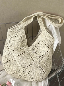 Sac bandoulière fait main en coton blanc cassé avec motif en tricot granny square chic