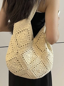 Sac bandoulière chic en corde de coton beige tissé main avec motifs de tricot ajourés