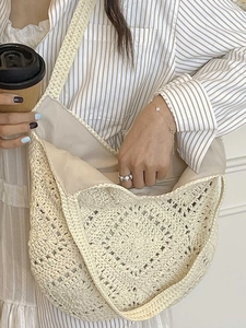 Sac à bandoulière minimaliste en corde de coton blanc cassé tissé main avec motifs géométriques