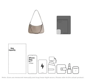 Vue détaillée de la capacité du sac demi-lune beige montrant le rangement du téléphone