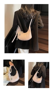 Pink shoulder dumpling bag with pearl bow pendant, stylish casual retro commuting hobo bag.