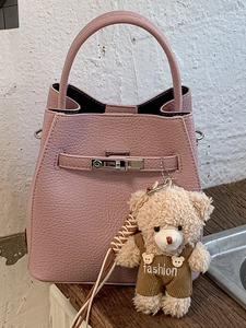 Retro PU Leather Bucket Bag For Women Minimalist Lychee Pattern Shoulder Crossbody Bag With Bear Pendant Commute Handbag