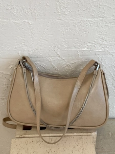 Petit Sac Sous le Bras Minimaliste en Cuir PU pour Femmes Sac à Bandoulière Hobo Rétro Avec Chaîne Argentée et Fermeture Éclair