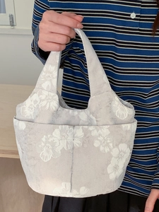 Floral embroidered canvas tote bag with multi-pockets and large capacity for daily commute