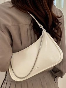 Sac sous le bras beige crème en cuir avec chaîne argentée et logo NO FILTER