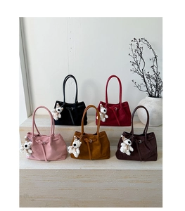 Detailed view of large vintage tote bags in five colors with cute plush bear charms