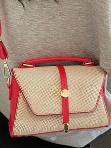 Sac à main chic bicolore avec garniture en cuir rouge et toile blanche pour femme