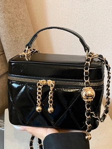Elegante borsa a tracolla trapuntata nera con catena dorata e ciondoli a sfera