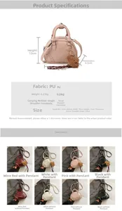 Détail du mini sac coquille avec dimensions 18x12x8,5cm et pendentif ours mignon