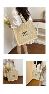 Détail du sac cabas en paille tressée avec broderie LOVE LIFE et texture dense