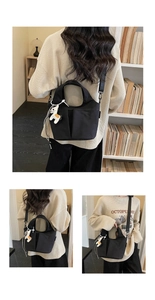 Vues détaillées du grand sac fourre-tout noir en toile avec bandoulière et charme cheval