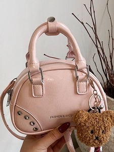 Sac à main rose à rivets avec doubles poignées et petit pendentif ours en peluche
