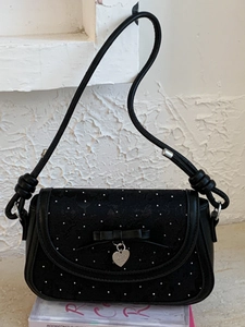 Sac à Épaule Élégant en Cuir PU pour Femme Imprimé Papillon Nœud Sac Bandoulière Avec Pendentif Cœur Main Mode Pour Quotidien