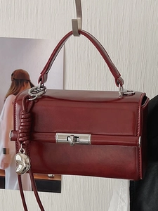 Damen Retro PU Leder Quadratische Umhängetasche Minimalistische Handtasche Metallschloss Verstellbarer Schultergurt Modische Schultertasche