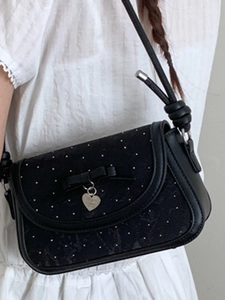 Sac à bandoulière chic en velours noir avec nœud et pendentif cœur argenté