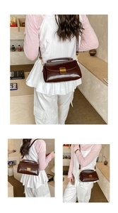 Détail du sac à main en cuir brillant marron foncé avec fermoir doré et bandoulière