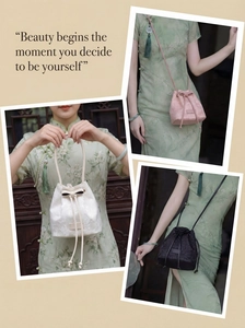 Détails de sacs seau brodés de style chinois avec motifs floraux et cordon de serrage