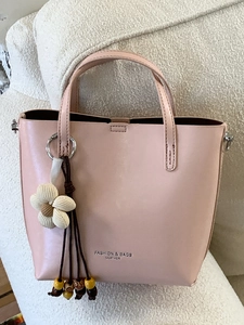 Women Retro PU Leather Bucket Bag Minimalist Niche Handbag Crossbody Bag With Floral Pendant Casual Commuter Tote Shoulder Bag