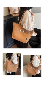 Vue détaillée du grand sac cabas avec poche à carreaux marron et style bandoulière
