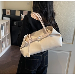 Minimalistische beige Tragetasche aus hochwertigem Kunstleder für den lässigen Alltag