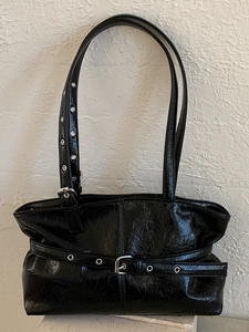Borsa tote vintage in pelle verniciata nera con fibbia argentata per donna