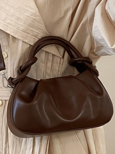 Borsa a nuvola arricciata marrone scuro con manico e tracolla sottile per donna