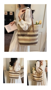 Détail d'un sac en paille tressé à rayures avec bandoulière cuir et intérieur spacieux