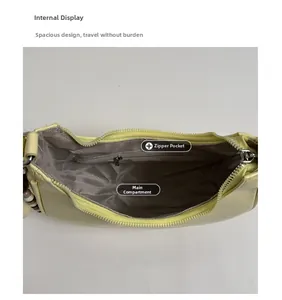 Innenstruktur der gelben Beuteltasche mit Hauptfach und Reißverschluss-Innentasche