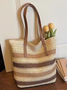 Grand sac cabas tressé à rayures avec anses en cuir pour les vacances et le style décontracté